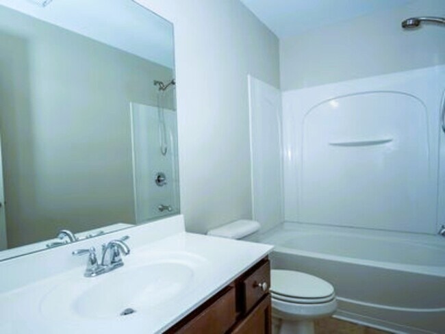 Building Photo - 3015 Carrick Rd