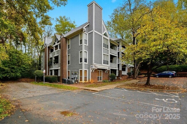 Building Photo - 2500 Cranbrook Ln