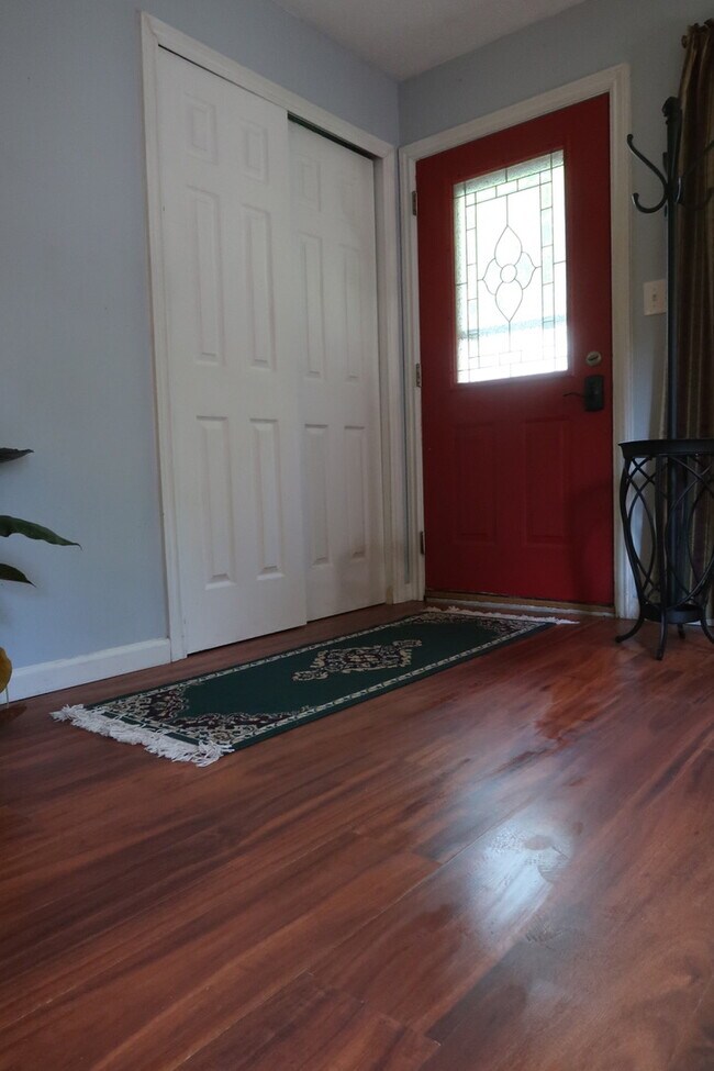 Building Photo - 9580 Sunnyside Road