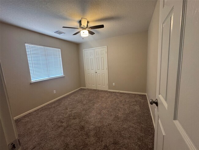 Building Photo - 711 W Clady Dr