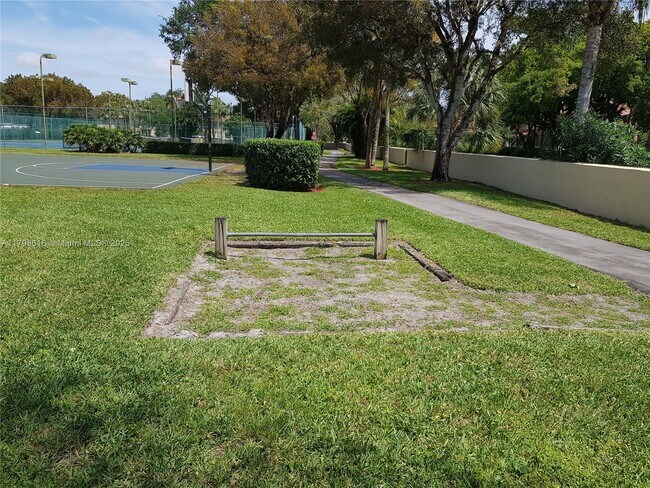 Building Photo - 509 Gardens Dr