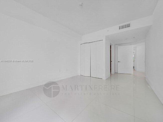 Building Photo - 300 Sunny Isles Blvd