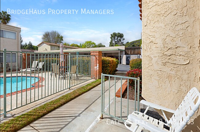 Building Photo - Make This 2 Bedroom Unit In Sunny Lakeside...