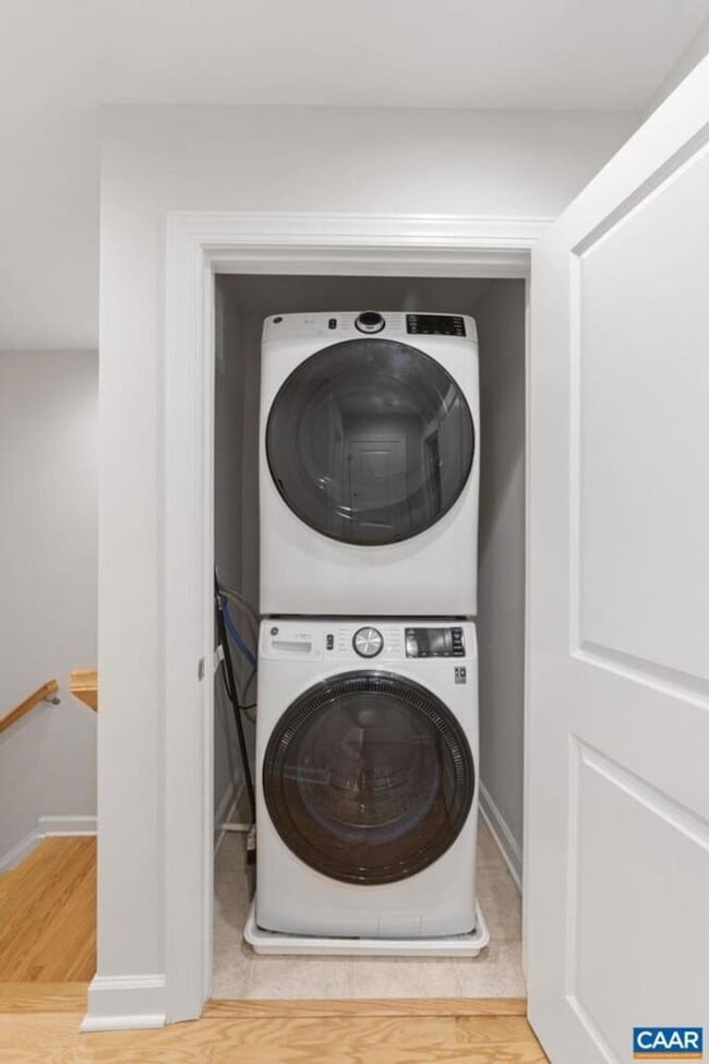 Building Photo - 4 Bedroom 3.5 Bathroom Townhouse with 2 Car Garage - Brownsville Elementary School District