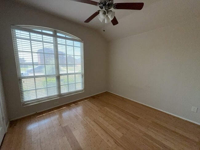 Building Photo - 2333 Cedarwood Dr