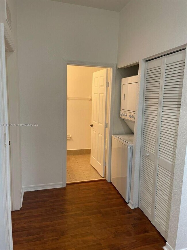 Building Photo - 4911 SW 140th Terrace