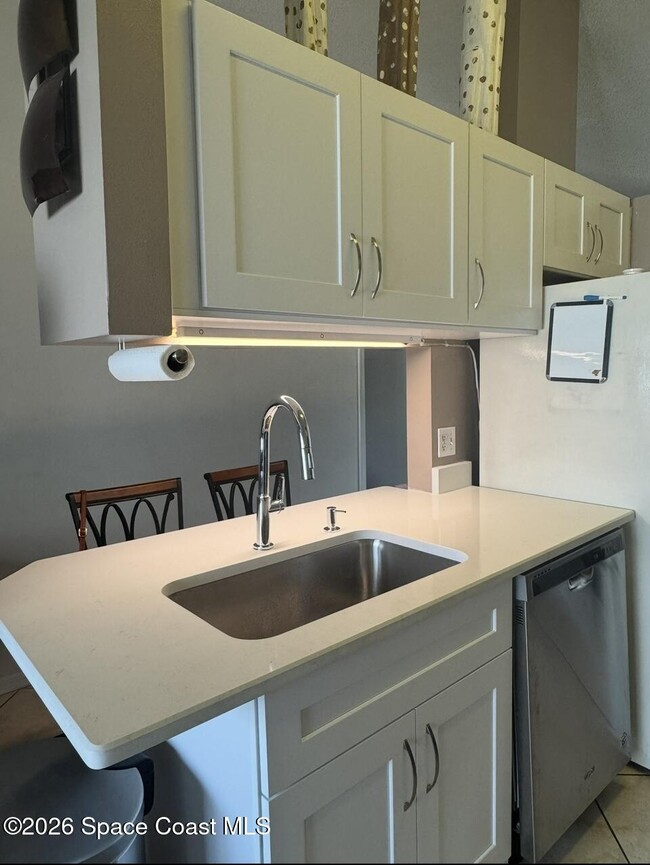 Building Photo - 118 Beach Park Ln