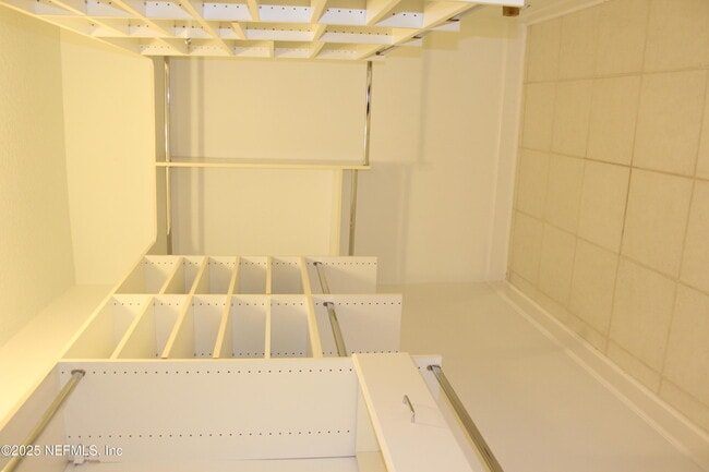 Building Photo - 3149 La Reserve Dr