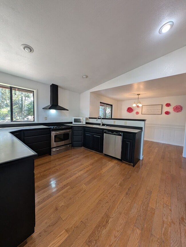 Building Photo - Tracyton Stunner! Available Now! 1/3 Acre FULLY Fenced.