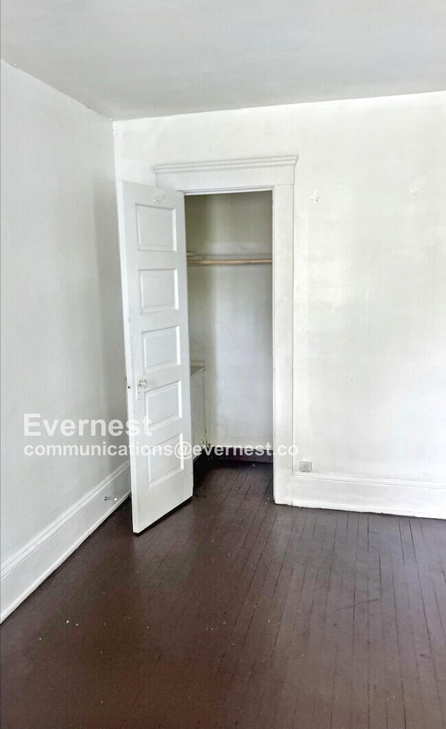 Building Photo - 2213 E 82nd St