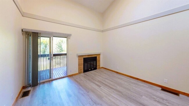Building Photo - Long Term Rental- Mountainside Condos E339