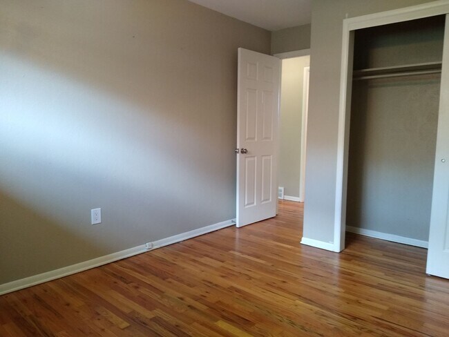 Building Photo - Osceola Duplex