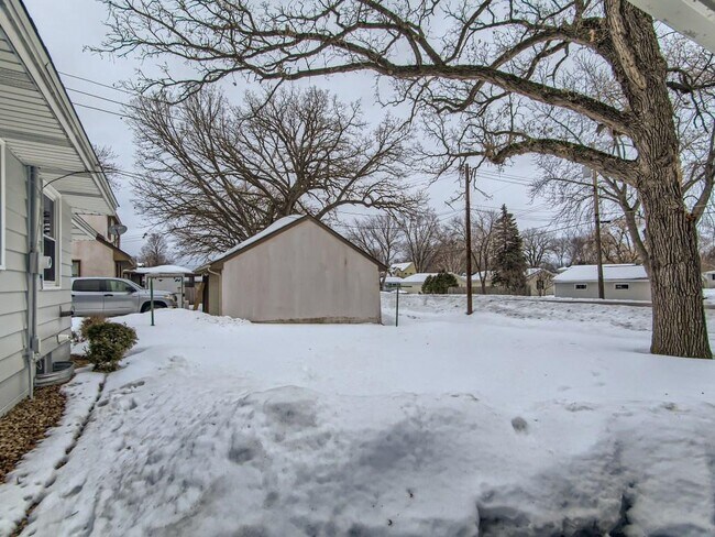 Building Photo - 12625 Monterey Ave S