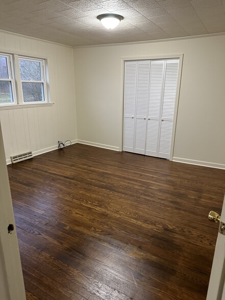 Bedroom - 912 Stone St