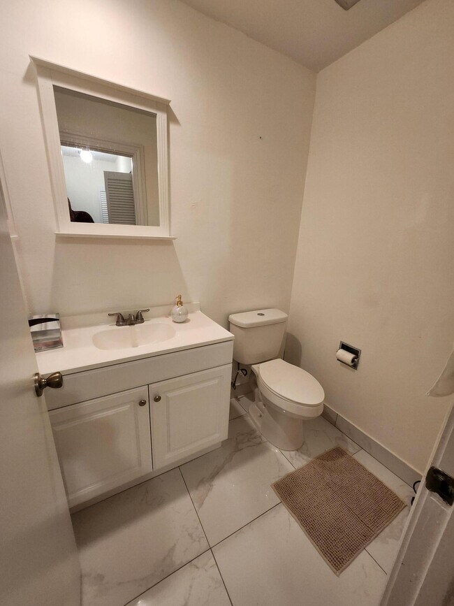 Building Photo - 5705 Fox Hollow Dr