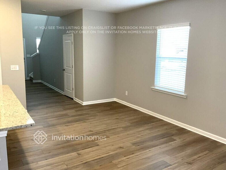 Building Photo - 520 Almere Dr