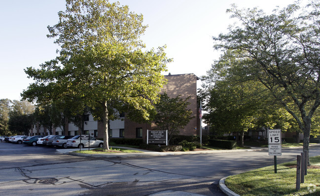 Building Photo - Indian Run Village