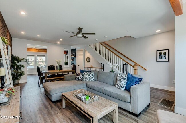 Building Photo - 816 N 3rd Ave