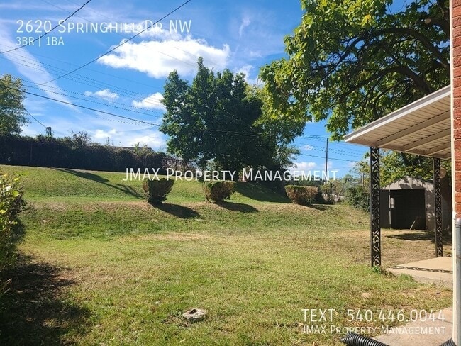 Building Photo - 2620 Springhill Dr NW