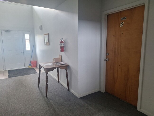 Building Photo - St Clair Shores 2 bedroom condo