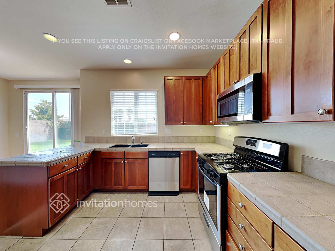 Building Photo - 16467 El Revino Dr