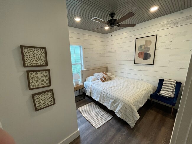 Bedroom- Queen Bed - 710 Adams St