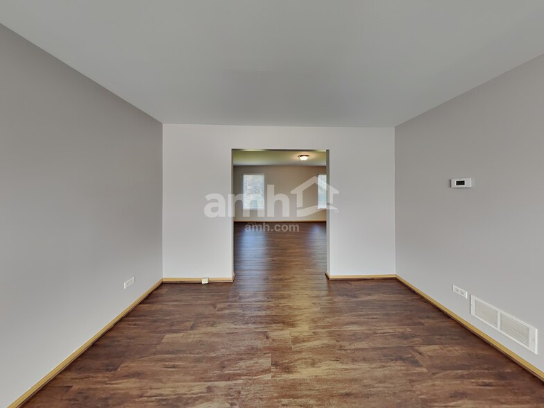 Building Photo - 347 Deering Ln