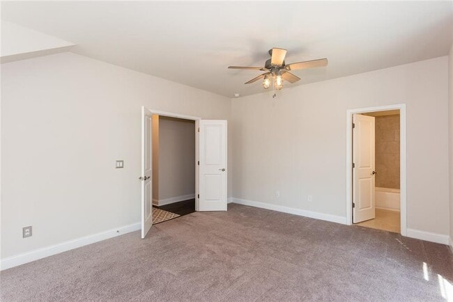 Building Photo - 5015 Montes Ln