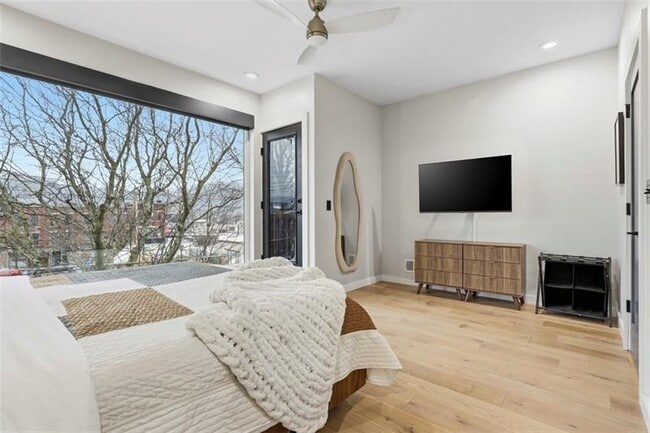 Building Photo - 5228 Dresden Wy