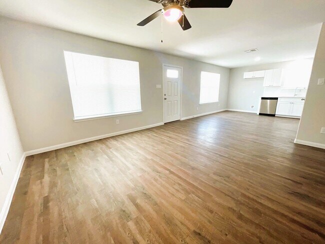 Building Photo - 340 Rd 5105