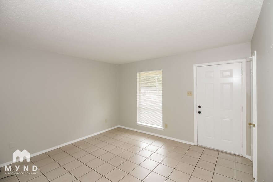 Building Photo - 6875 Embassy Cir