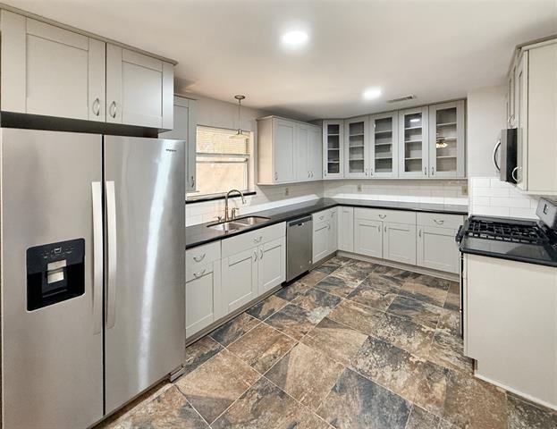 Building Photo - 3533 Antilles Dr