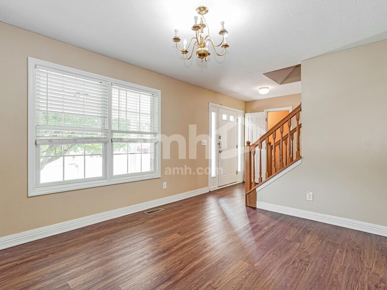 Building Photo - 1739 Autumn Dr