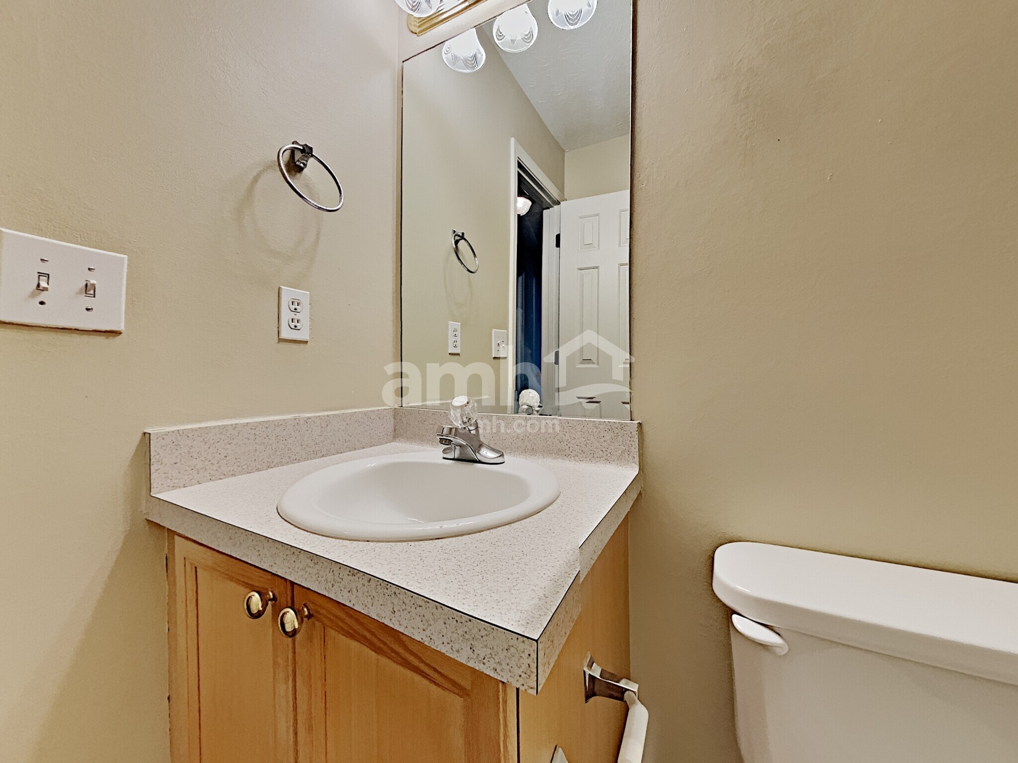 Building Photo - 227 Starlyn Dr