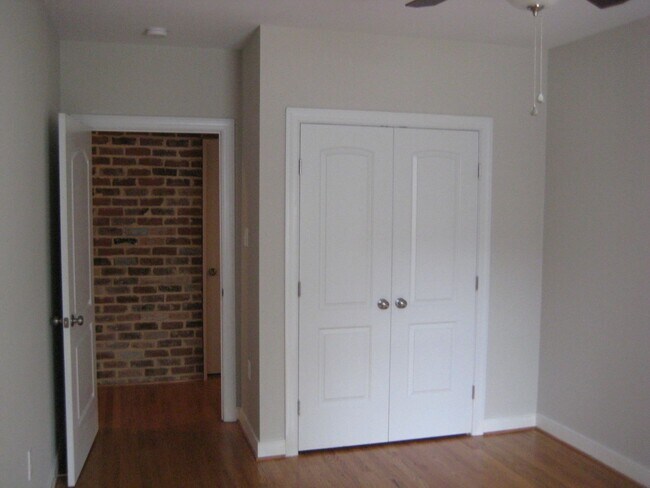 Building Photo - 715 W Clay St