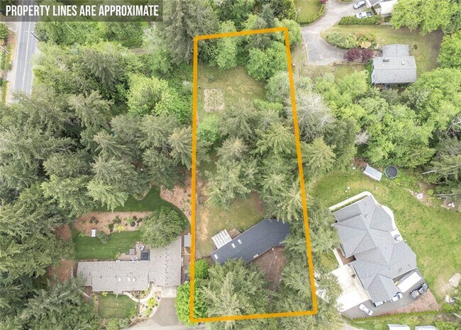 Building Photo - Spacious Rambler Retreat Nestled on an Acr...