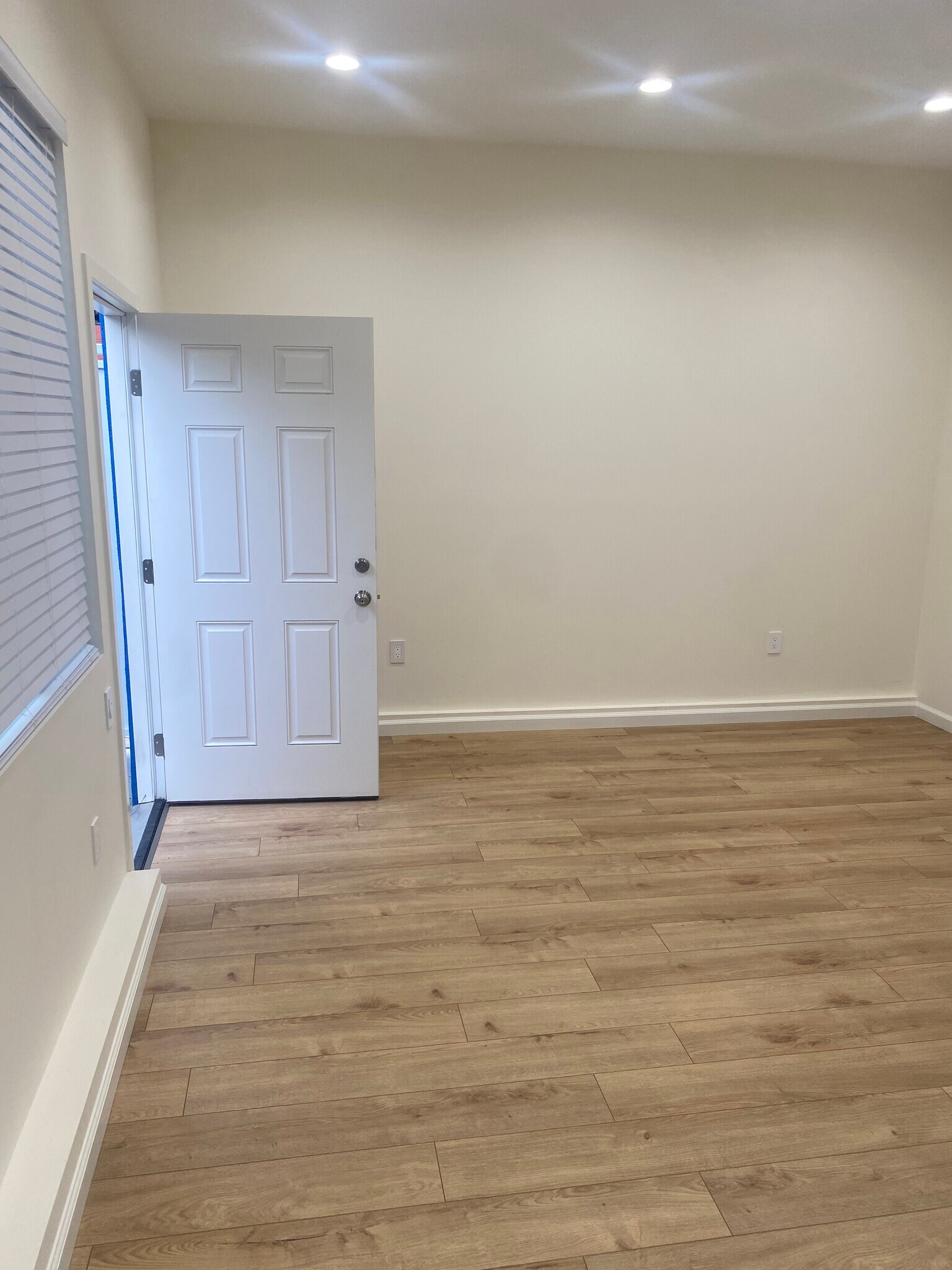 Building Photo - 405 W Broadway