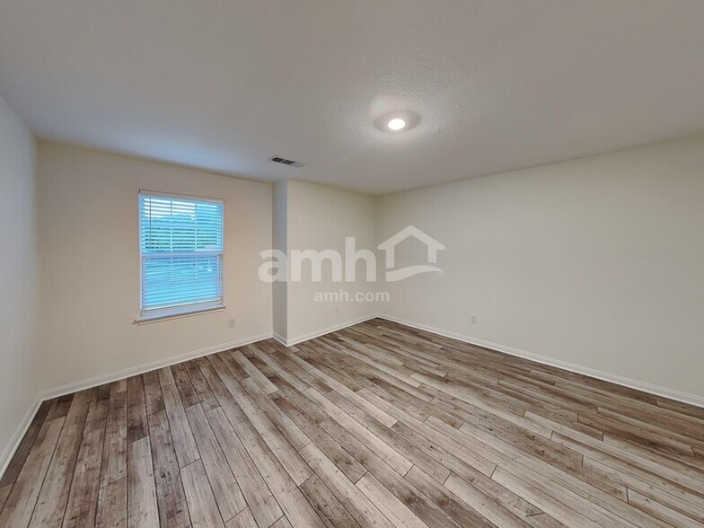 Building Photo - 1102 Treeta Trail