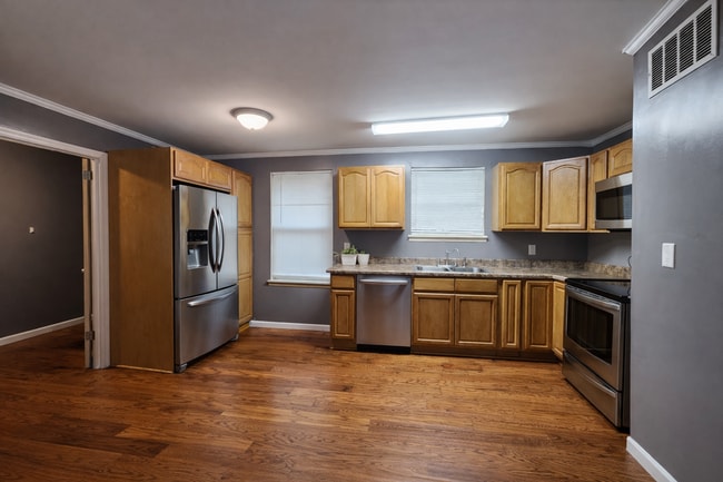 Building Photo - $1325.00 3 Bedroom 1 Bath Ranch Home