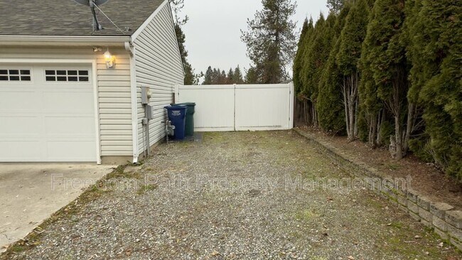 Building Photo - 1181 Elderberry Cir