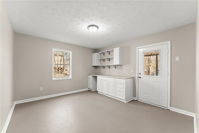Building Photo - 175 Cedar Ridge Dr