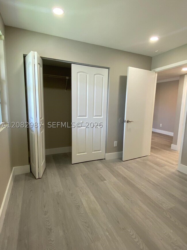 Building Photo - 1257 SW 46th Ave