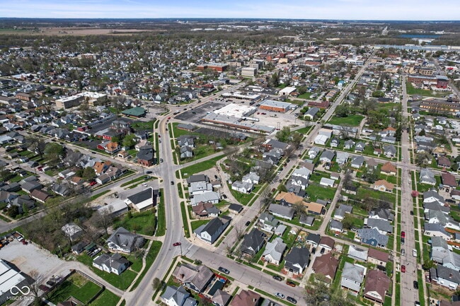 Building Photo - 2 Van Ave