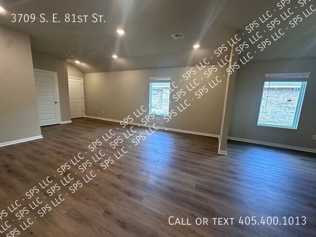 Building Photo - 3709 SE 81st St
