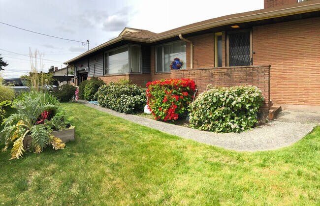 Building Photo - 7900 Beacon Ave S