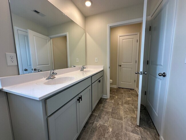 Building Photo - Modern Comfort Meets Country Serenity in Sevierville