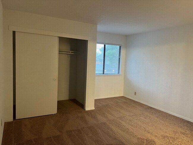 Building Photo - SPACIOUS 2 BEDROOM CONDO - EACH BED HAS OW...