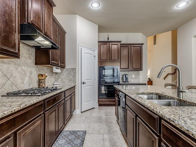 Building Photo - 2500 Cordgrass Ln