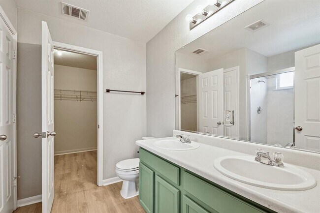 Building Photo - 1030 Birdsong Ln