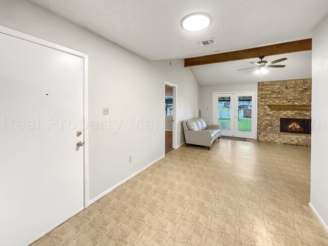 Building Photo - 841 S Atkerson Ln